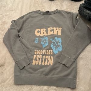 size medium crew neck soo cute for the beach and summer never worn